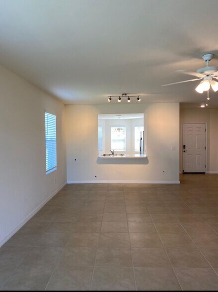 Building Photo - 1207 SW Embers Ter