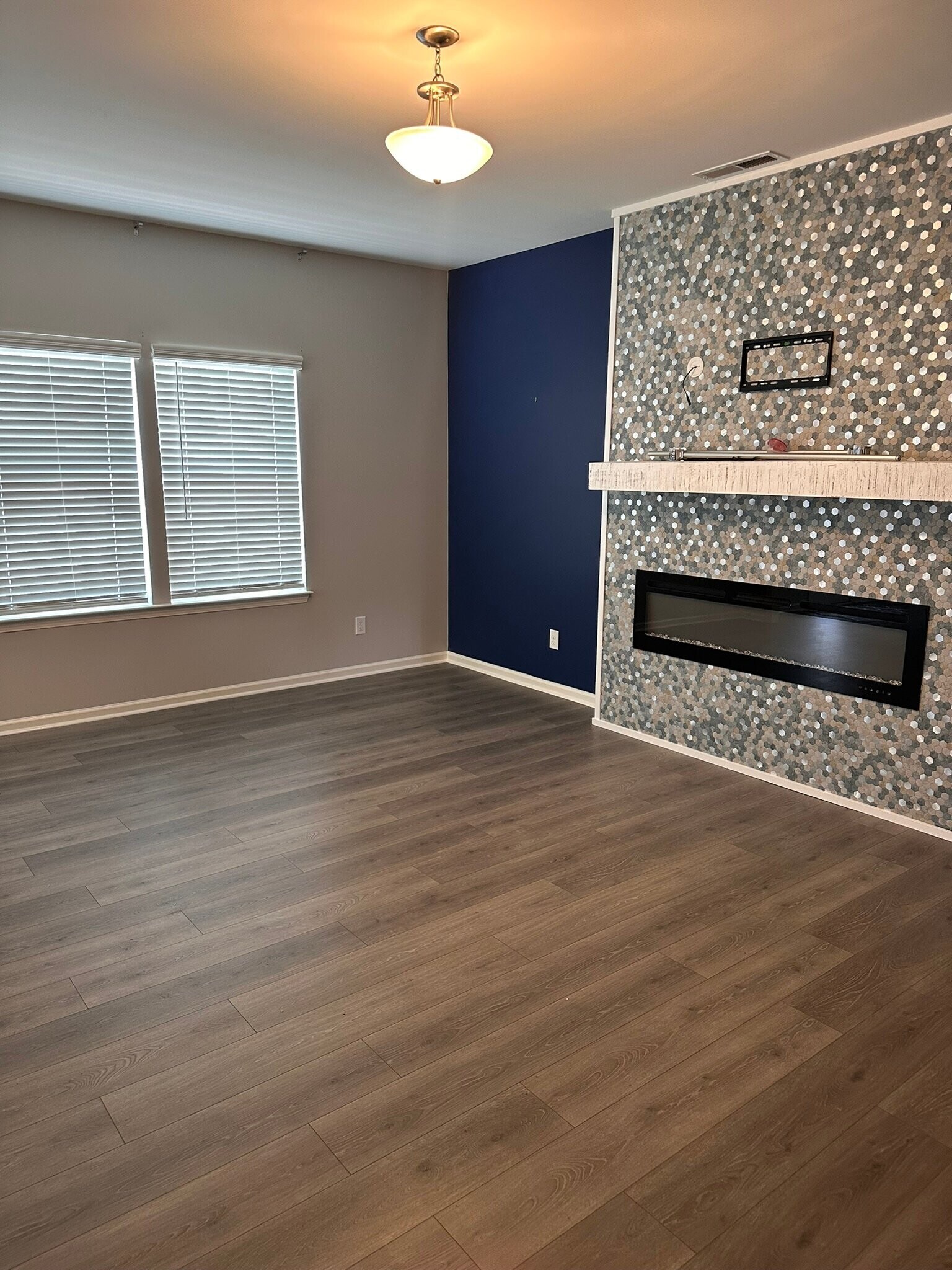 Building Photo - 7556 Hartsfield Dr