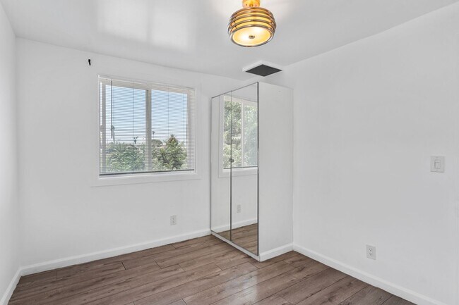 Building Photo - 501 S Lorena St