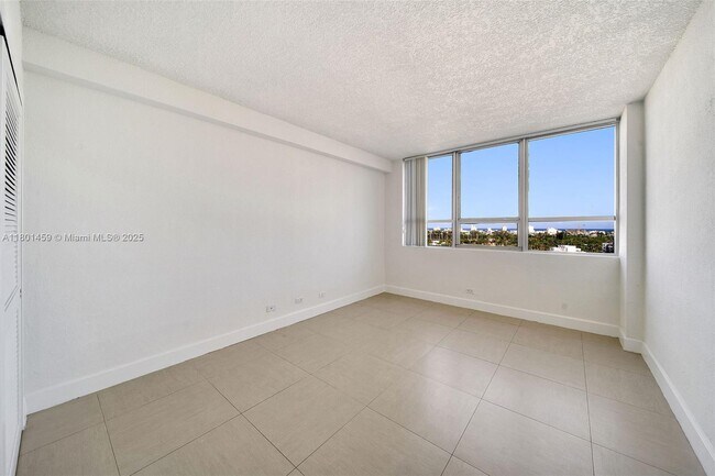 Building Photo - 1500 Bay Rd