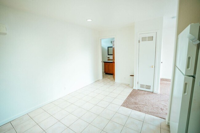 Building Photo - 917 I St