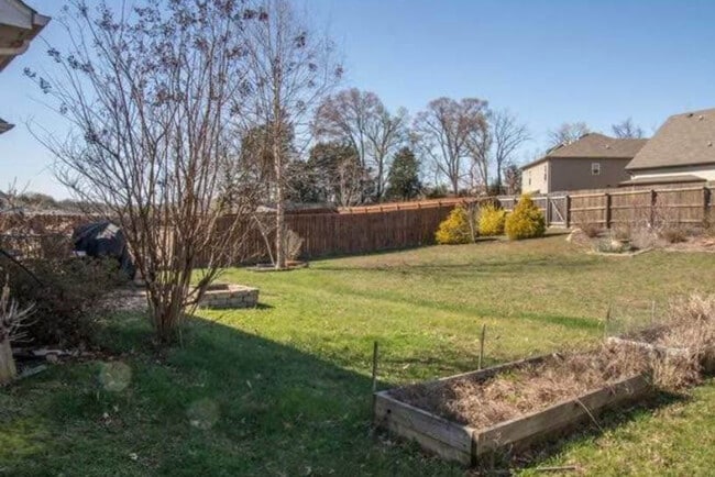 Building Photo - 3213 Hidden Creek Dr
