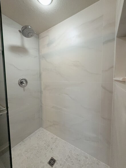 Master room Shower - 5125 Palm Springs Blvd