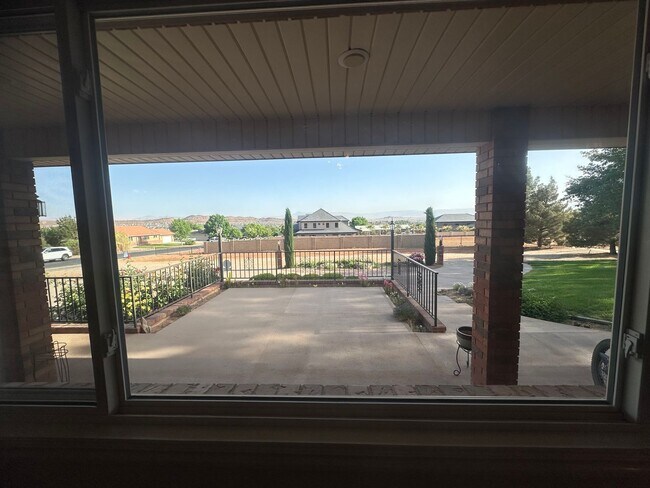 Building Photo - Charming Ranch Farmhouse in St. George – Spacious & Serene!