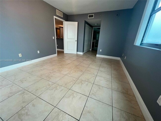 Building Photo - 2641 N Flamingo Rd