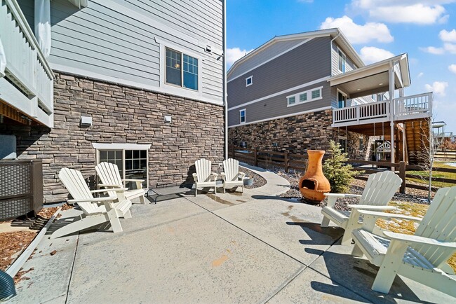 Building Photo - Spacious 4BD, 4BA Home in Southshore Commu...