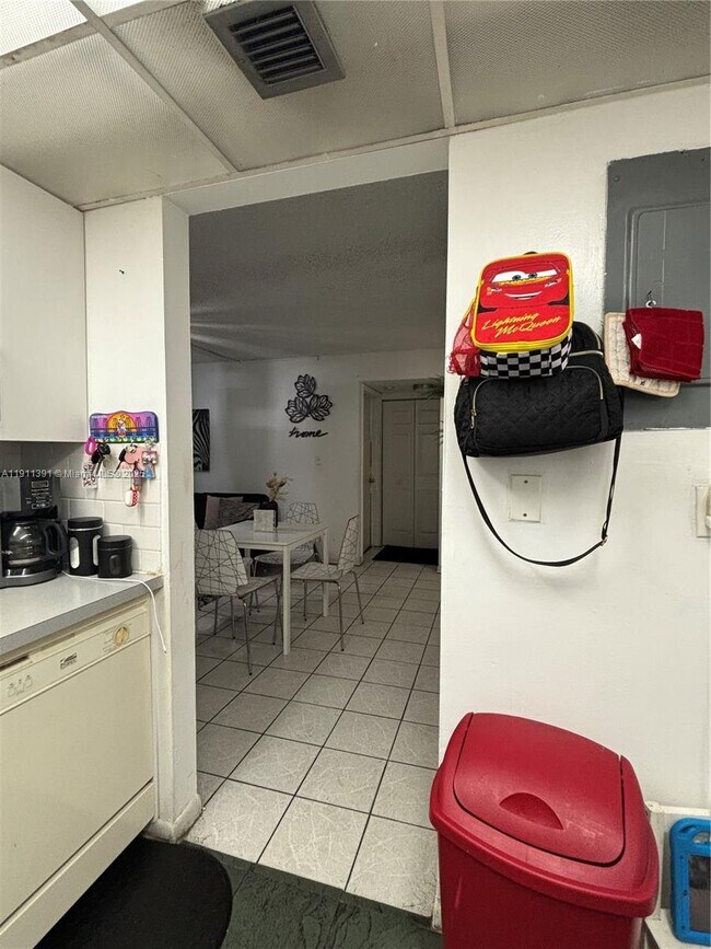 Building Photo - 3561 SW 117th Ave