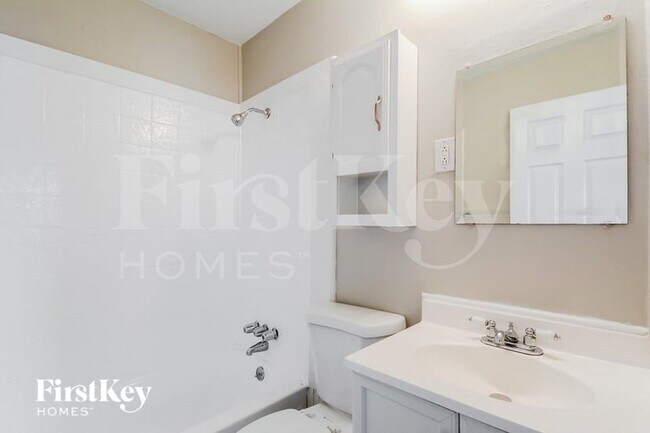 Building Photo - 1555 Florida Dr