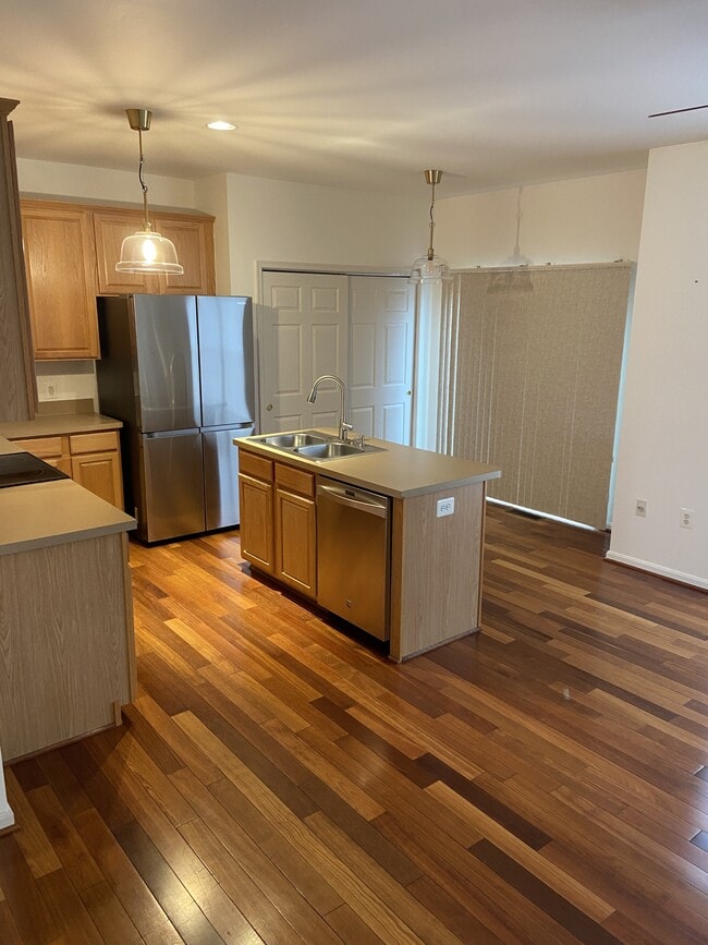 Building Photo - 42710 Cool Breeze Square