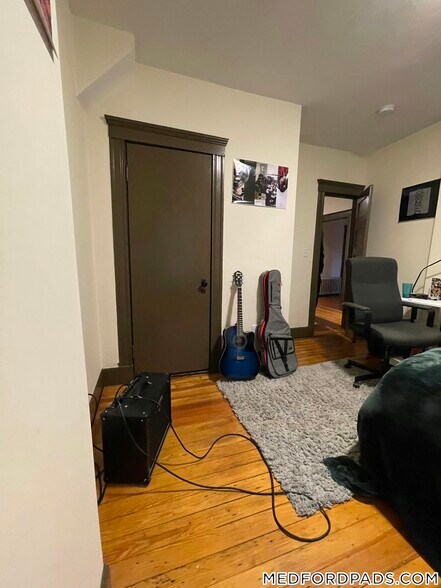 Building Photo - 352 Main St