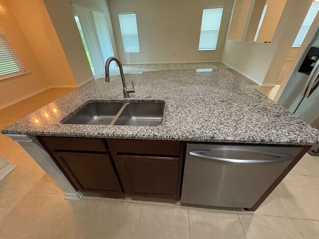 Building Photo - 50% OFF FIRST MONTH RENT* - 5 Bedroom 4 Ba...
