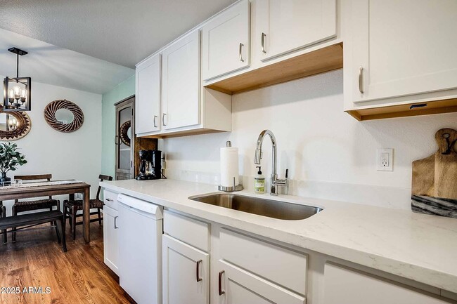 Building Photo - 7906 E Keim Dr