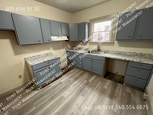 Building Photo - 605 6th St SE