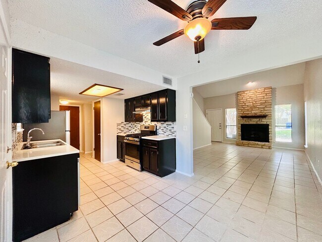 Building Photo - 7001 Winedale Dr