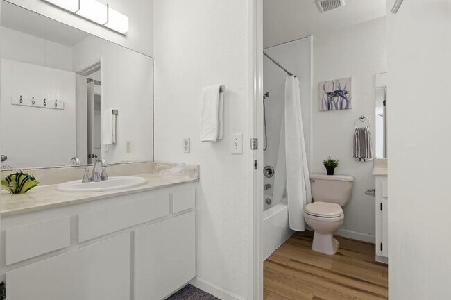 Building Photo - Beautifully Updated 3-Bedroom Home Near Cottle Park