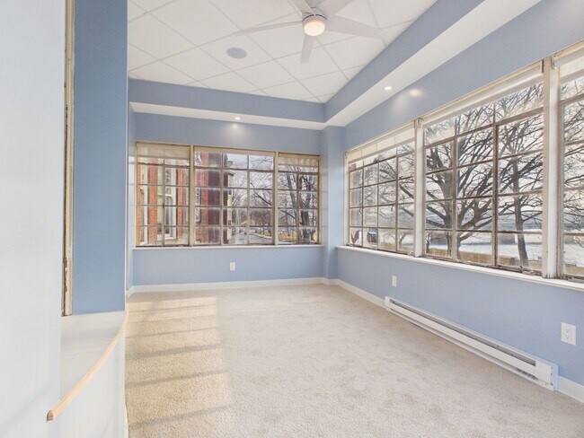 Building Photo - 1017 N Front St