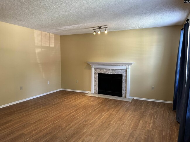 Building Photo - 911 Hulon Ln