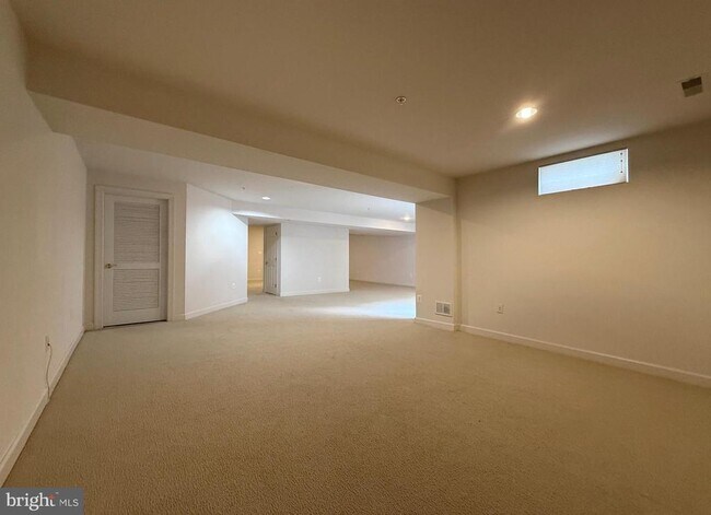 Building Photo - 4415 Medallion Dr