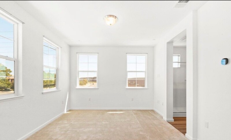 Building Photo - 4363 E Commerce Way