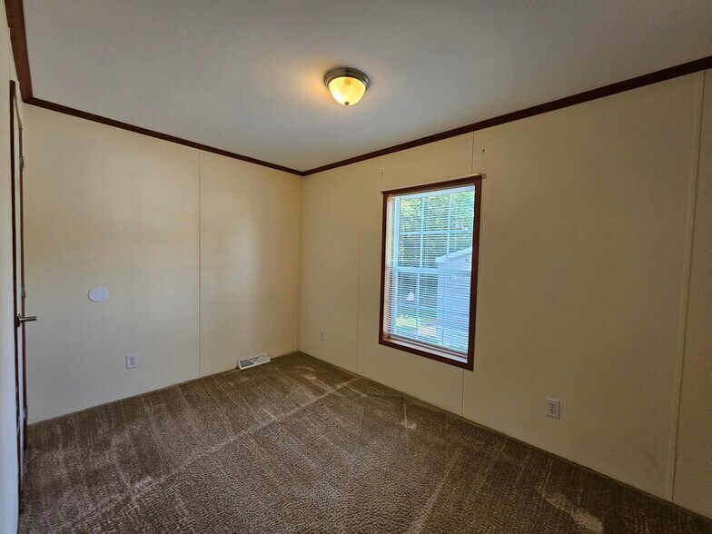 Building Photo - 13 Arbor Pl
