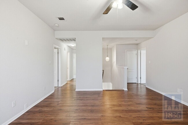 Building Photo - 1110 Water Birch