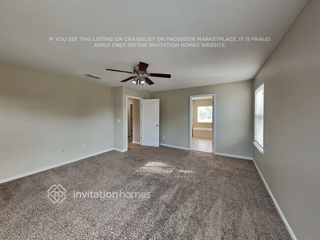 Building Photo - 530 Side Creek Ln