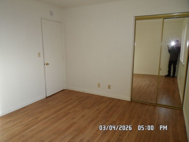 Building Photo - 3 Bedrooms, 1.75 Bathrooms, 2 Car Garage, Fully Fenced, Central Air & Heat, Large Lot, Wood Flooring