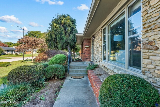 Building Photo - 1515 Vivian Ln