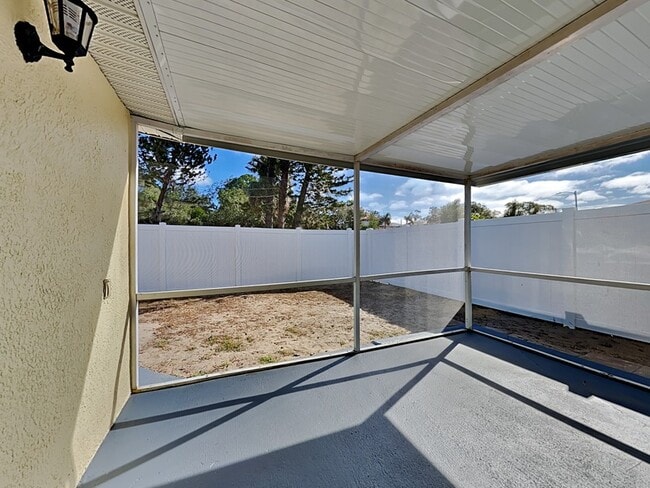 Building Photo - 4402 W Sevilla St