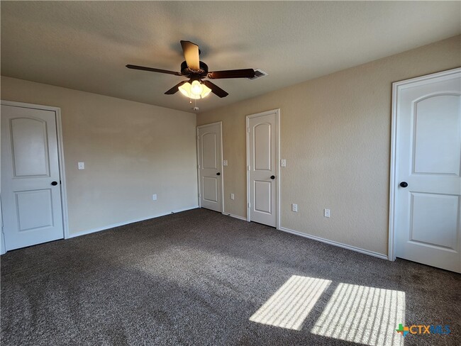 Building Photo - 622 Creekside Cir