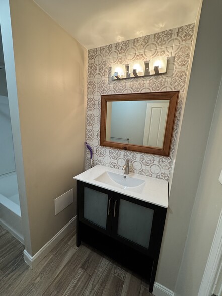 Building Photo - 554 Walnut St