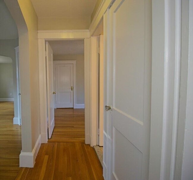 Building Photo - 33 Estabrook Rd