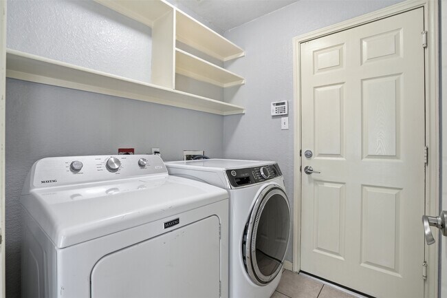 Building Photo - 326 Wild Bird Dr