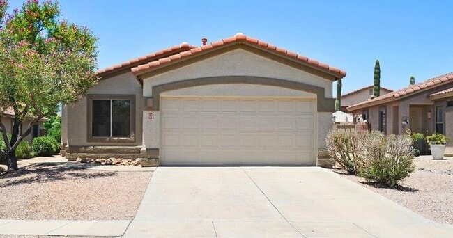 Primary Photo - Priced right in Dove Mountain. Fresh & cle...