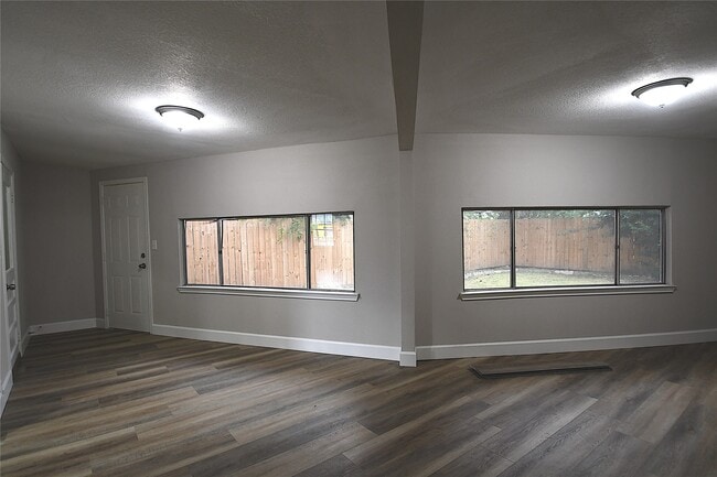 Building Photo - 8535 Tilgham St