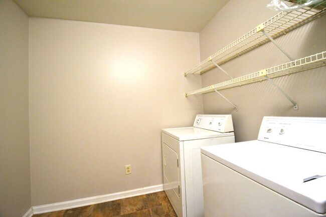 Building Photo - 8317 Summerglen Cir
