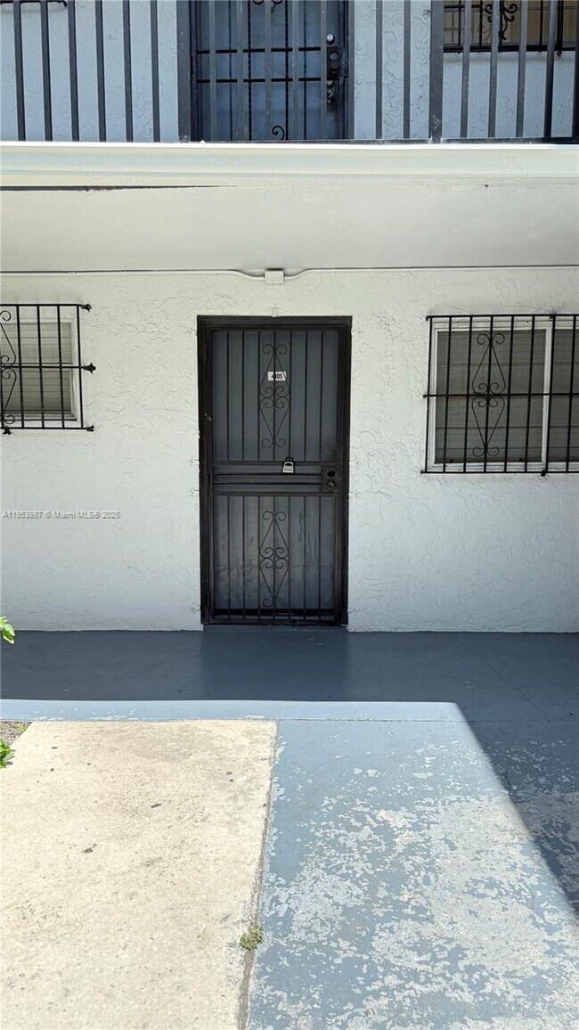 Building Photo - 2498 SW 17th Ave