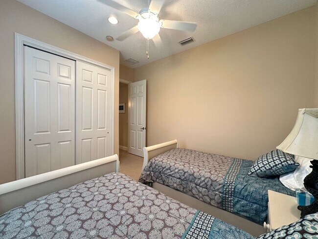Building Photo - Gated Community! Walking Distance to the B...