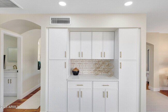 Building Photo - 9214 W Kerry Ln