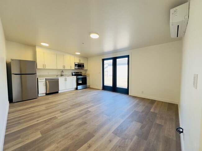 Building Photo - 1319 Cacique Street