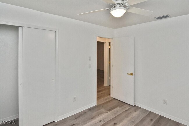 Building Photo - 1202 E 7th St