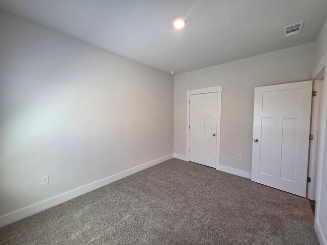 Building Photo - 5839 Sargassum Ln