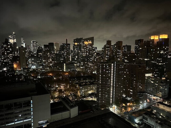 Building Photo - 1886 Broadway