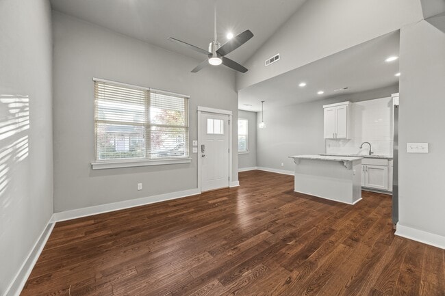 Building Photo - 2043 S Florida Way