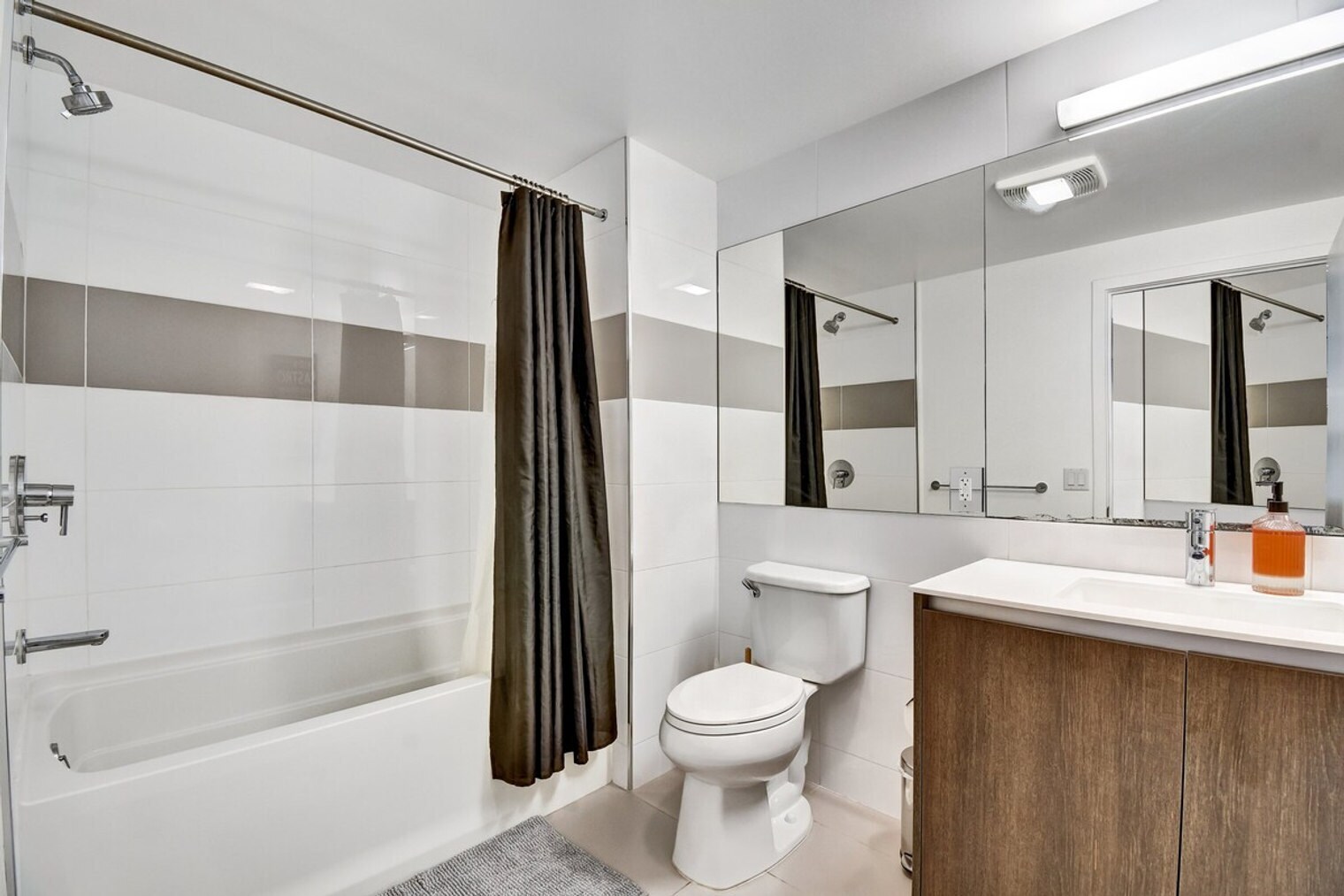 Building Photo - 142 Hermann St