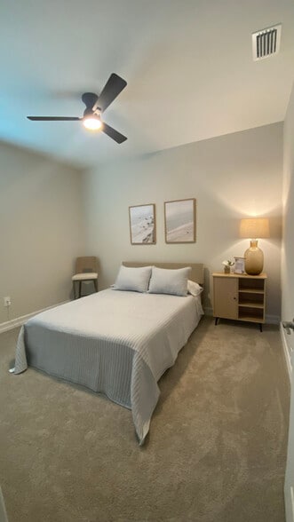 Building Photo - 16068 Crofton Spgs Wy