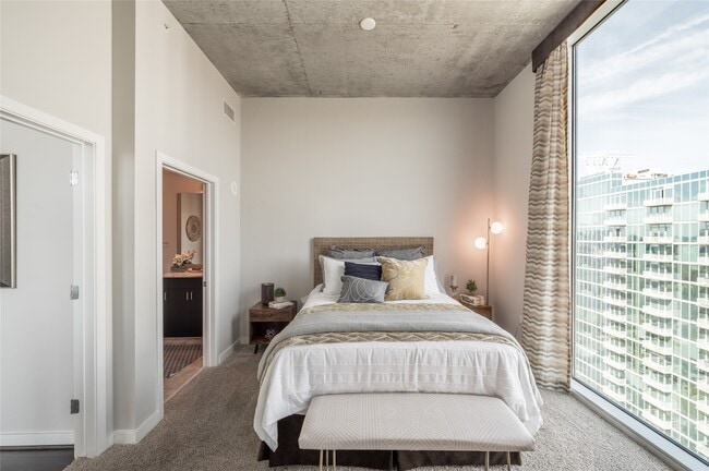 Building Photo - 5927 Almeda Rd