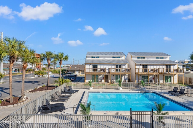 Building Photo - 8115 Thomas Dr