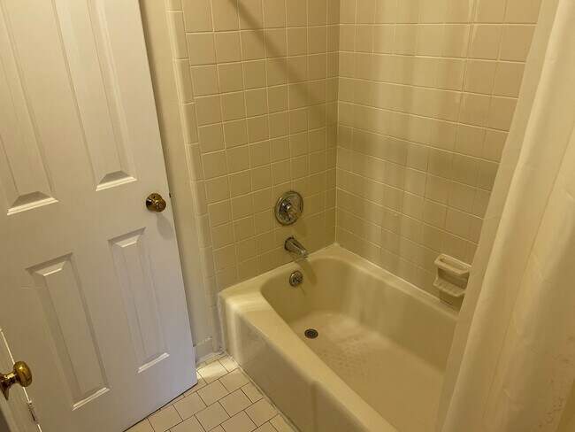 Building Photo - 2629 Blakemore Ave