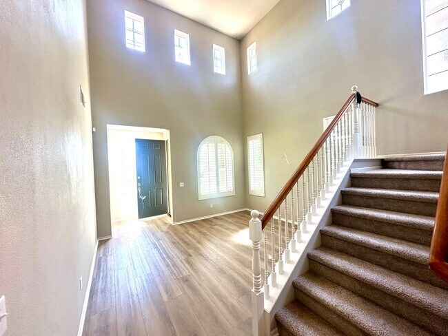 Building Photo - Beautiful Winchester 4-Bedroom  Home!